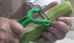 Raw zucchini and red onion salad