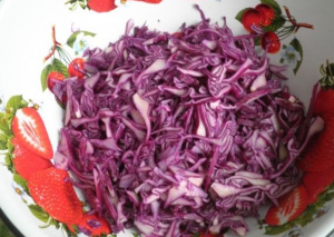 Red cabbage salad