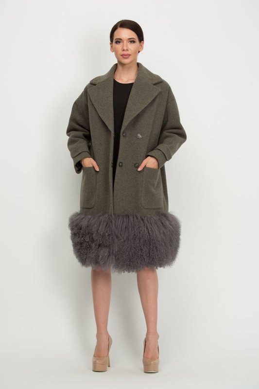 Green coat with fur on the hem