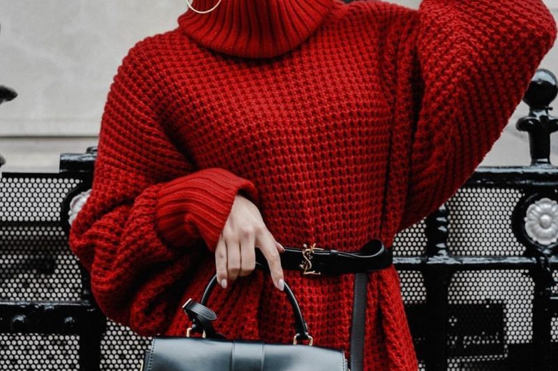 Fashionable looks with sweaters and sweatshirts Red sweater