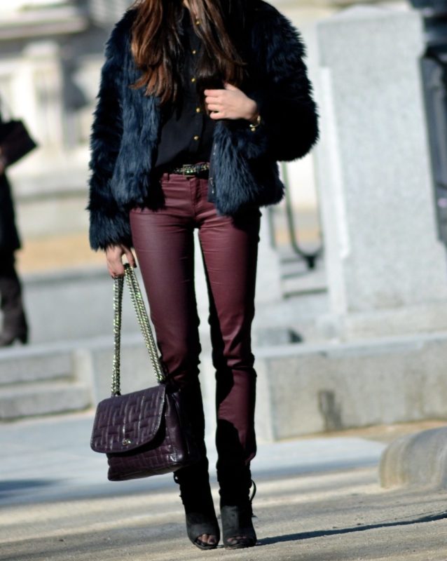 Fur coat and casual bow Casual style with fur coat