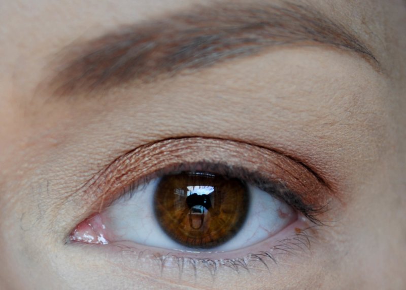 Eye shadow application Eye shadow application