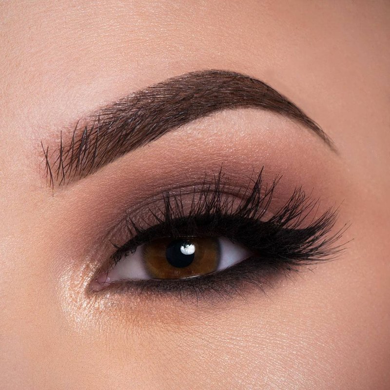 Beautiful make-up with arrow Beautiful make-up with arrows