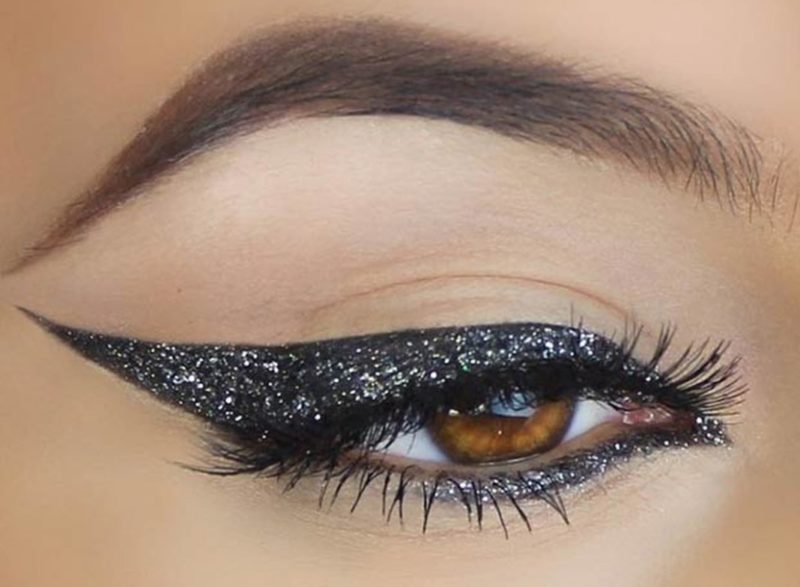 Makeup with shiny arrows Makeup with shiny arrows