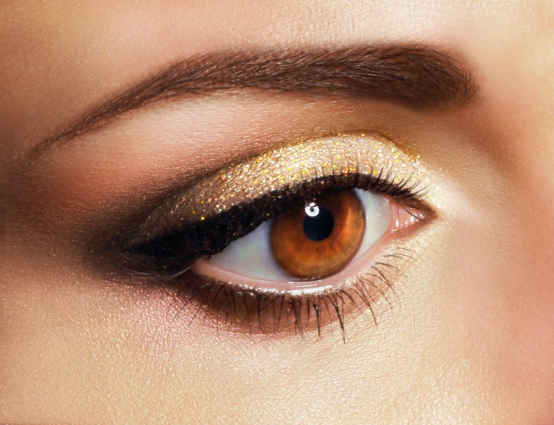 Festive golden makeup Festive golden makeup