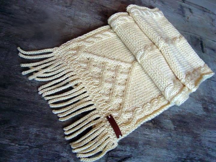 Winter fringed scarf
