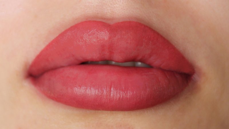Permanent 3D lip makeup