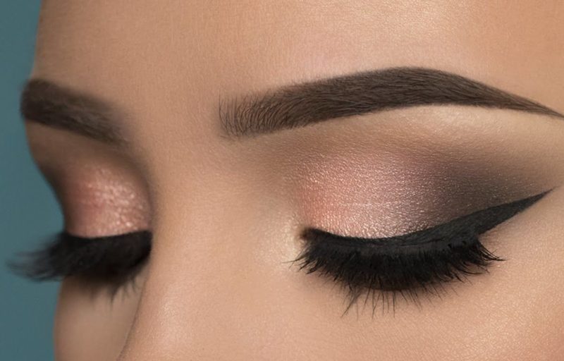 Gentle make-up for the wedding