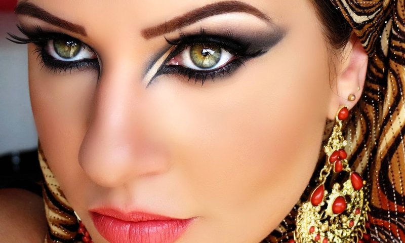Oriental makeup for green eyes