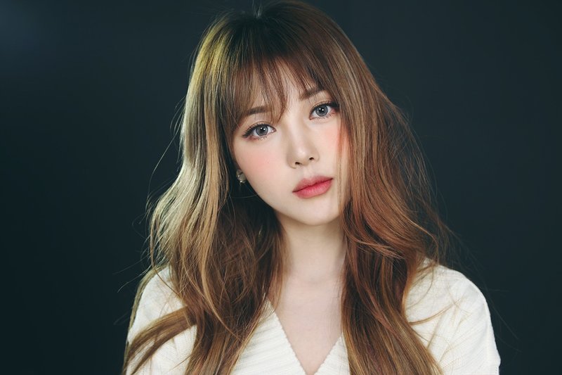 Korean blue eye makeup