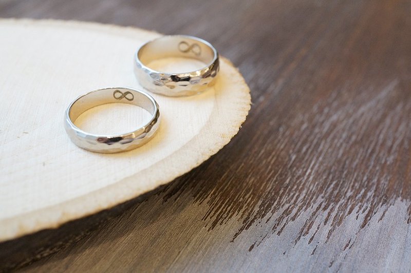 Engraving engagement rings