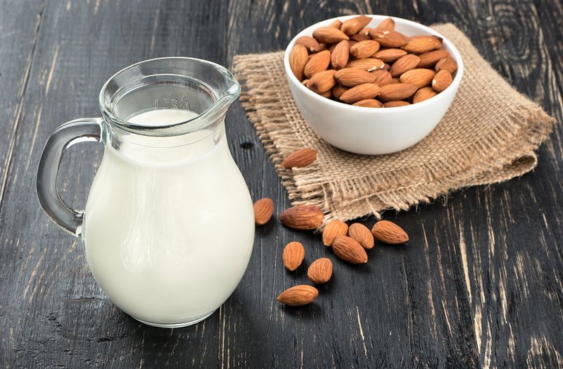 Kefir and almonds