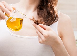 Flaxseed oil for hair