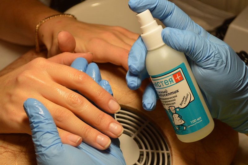 Hand treatment with antiseptic Hand treatment with antiseptic