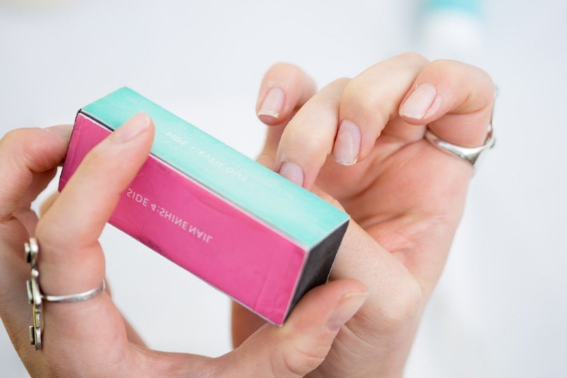 Grinding the nail plate Grinding the nail plate