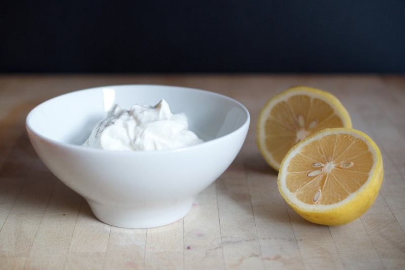 Sour cream and lemon for a mask