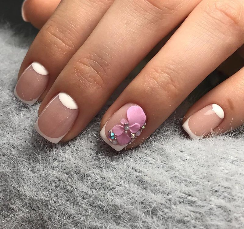 French manicure: flower sculpting French manicure: floral print