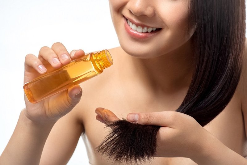 Applying Argan Oil to Hair