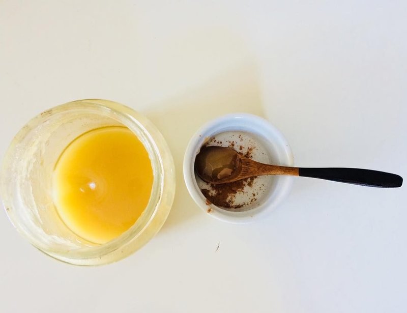 Mask with cinnamon for volume