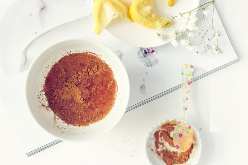 Mask with cinnamon and lemon