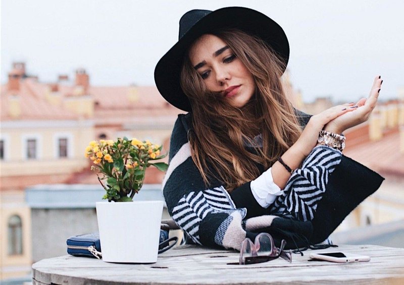 Female loneliness Female loneliness