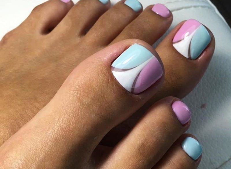The combination of white with pink and blue White gel polish with pink and blue
