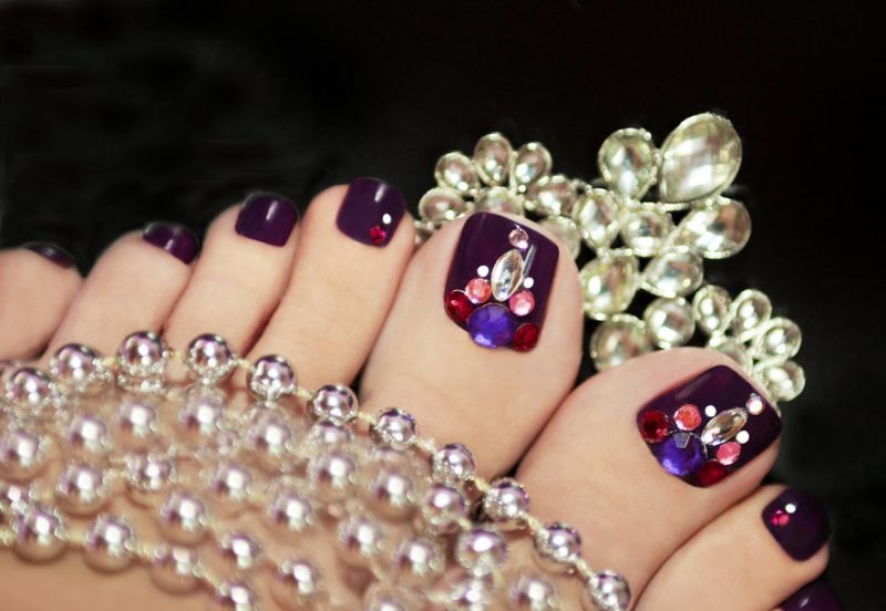 Purple pedicure with rhinestones Purple pedicure with rhinestones