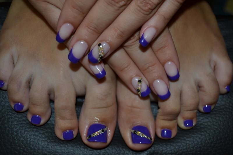 Purple nails with black rhinestones Purple nails with black rhinestones