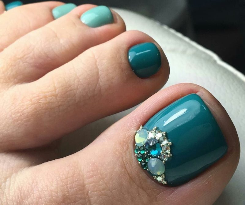 Dark turquoise pedicure with rhinestones Dark turquoise gel polish