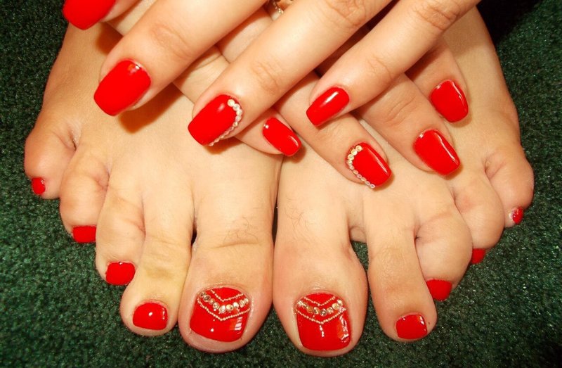 Red nail design Red nail design