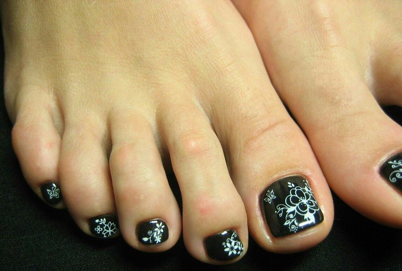Black gel polish with stamping Black gel polish with a pattern
