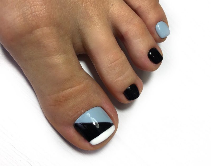 French with black and blue gel polishes Black and Blue French