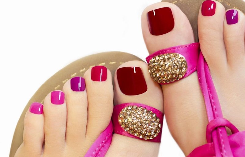 Red shades of gel polish Red pedicure with a combination of pink