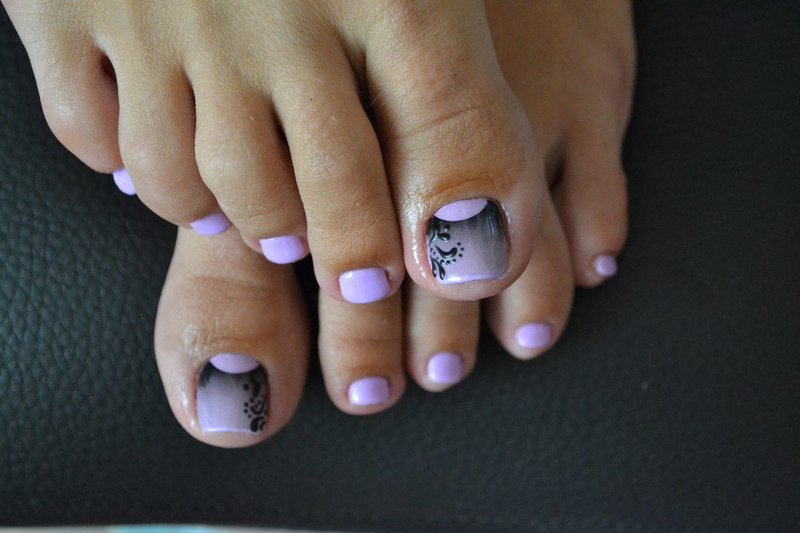 Lunar pedicure with a pattern Lunar pedicure with a pattern