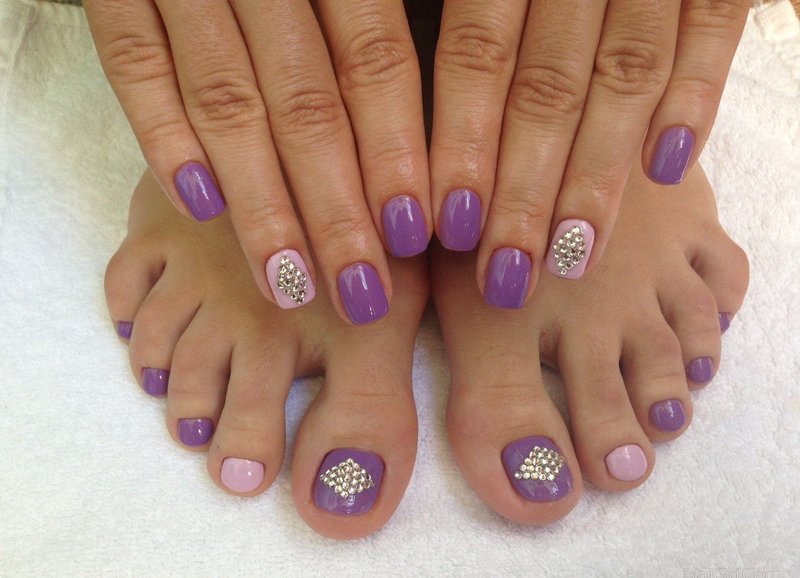 Pedicure in lilac colors. Pedicure in lilac colors.