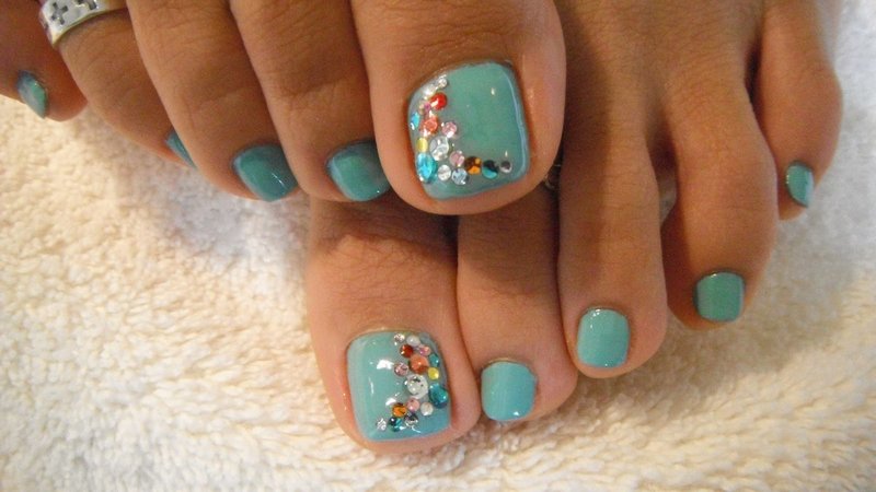 Pedicure with colored rhinestones Pedicure with colored rhinestones