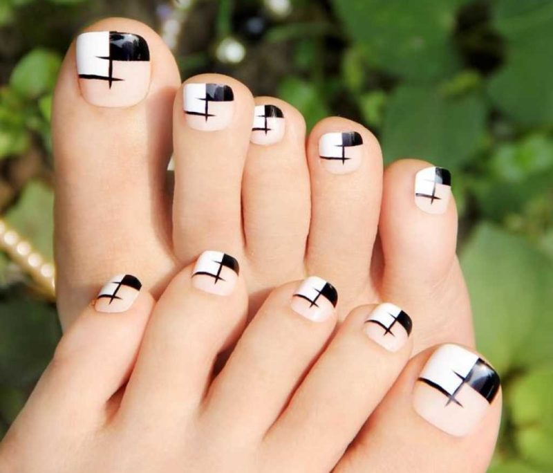 Stylish pedicure with geometry Geometric Lines Pedicure
