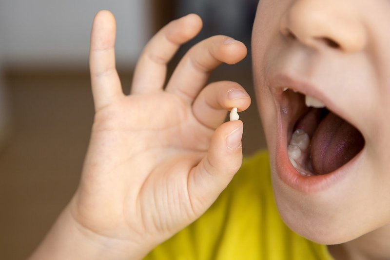 The tooth fell out in a child in a dream