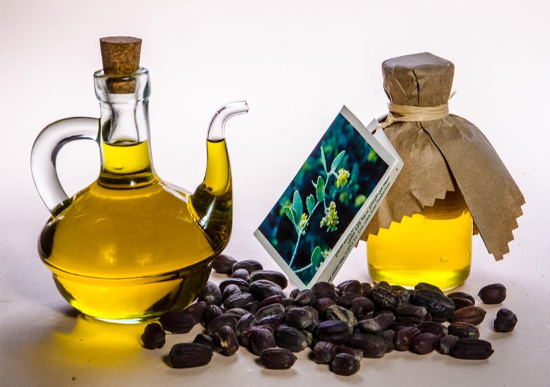Jojoba oil for hair
