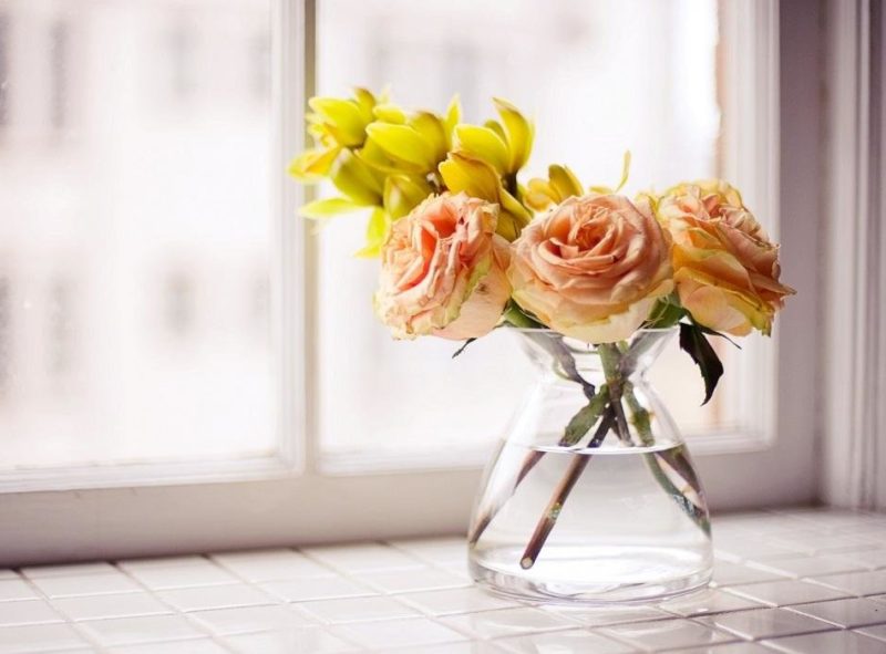 Flowers in a vase in a dream Flowers in a vase in a dream