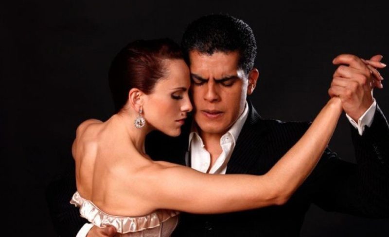 The dreamer's behavior during the dance