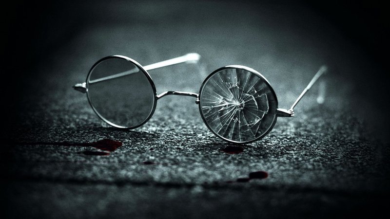 Broken glasses in a dream Broken glasses in a dream