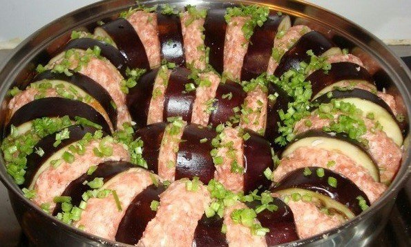 baklazhany-s-farshem-595x357