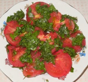 Salted tomatoes with garlic and herbs