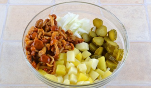 Salad with pickled mushrooms