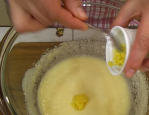 Apricot pie with curd filling