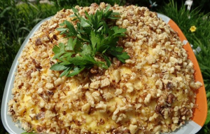 Creole salad with pineapple and chicken