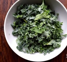 Salad with grapes and pistachios