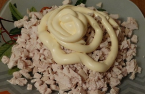 Creole salad with pineapple and chicken