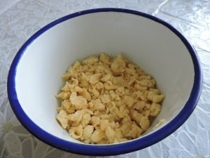 Pie with cottage cheese and currants